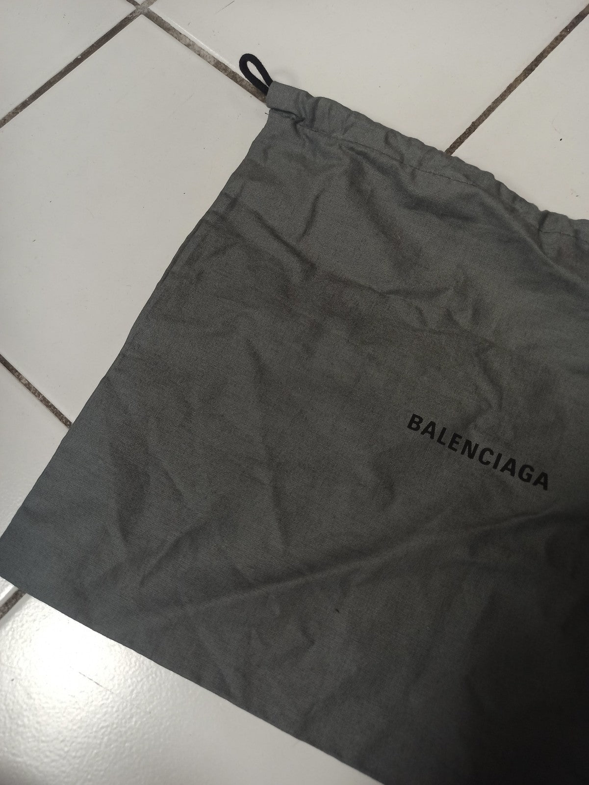 Petit sac promotionnel Balenciaga, accessoire mode élégant, sacoche publicitaire