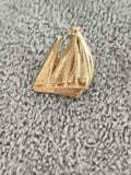 Pin's vintage voilier doré inscription ROYALE badge ancien (Ref 10)