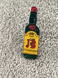 Pin's vintage bouteille J&B whisky jaune vert émaillé pub bar (Ref 3)