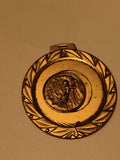 Médaille sport gymnastique finition dorée relief art déco récompense