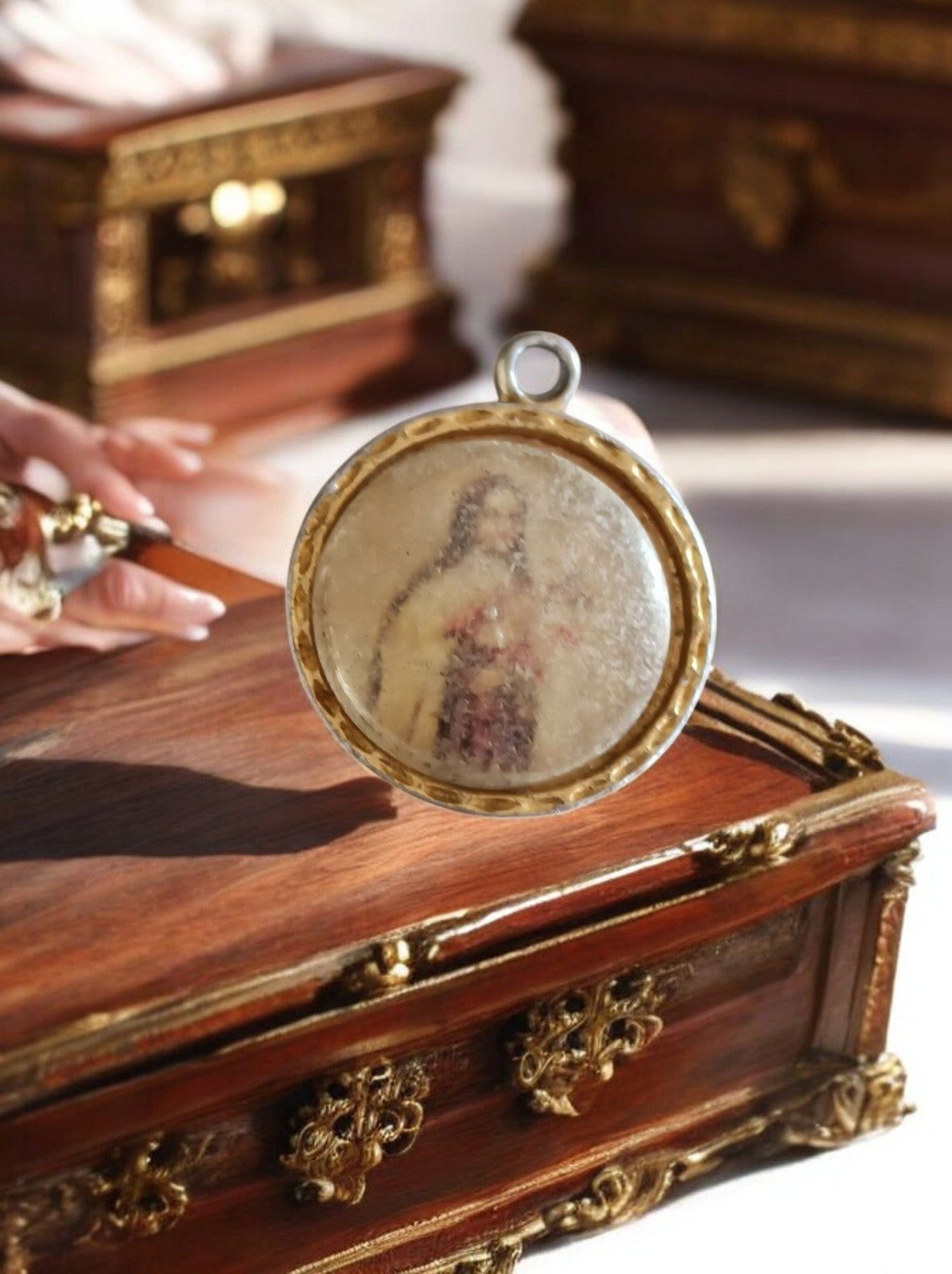 Pendentif religieux ancien rond image Christ vintage médaille catholique