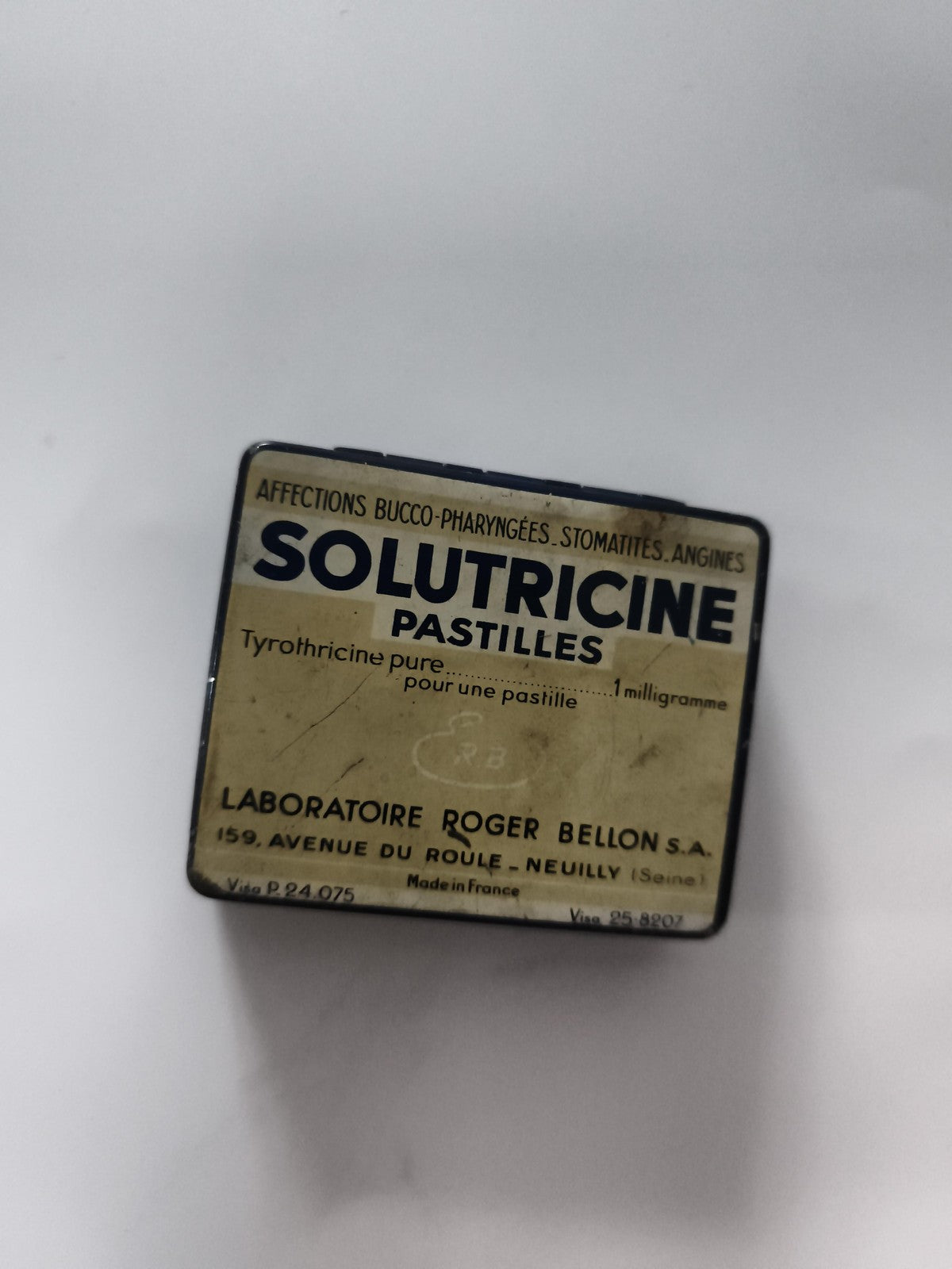 Boîte ancienne Solutricine pastilles Laboratoire Roger Bellon vintage pharmacie