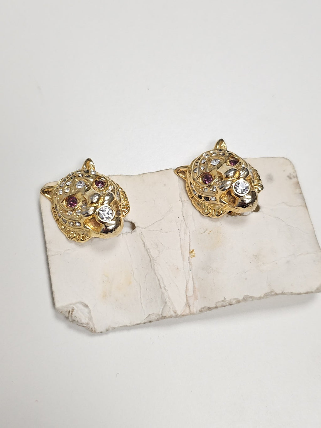 Paire de boucles d?oreilles anciennes vintage en métal doré et strass rétro