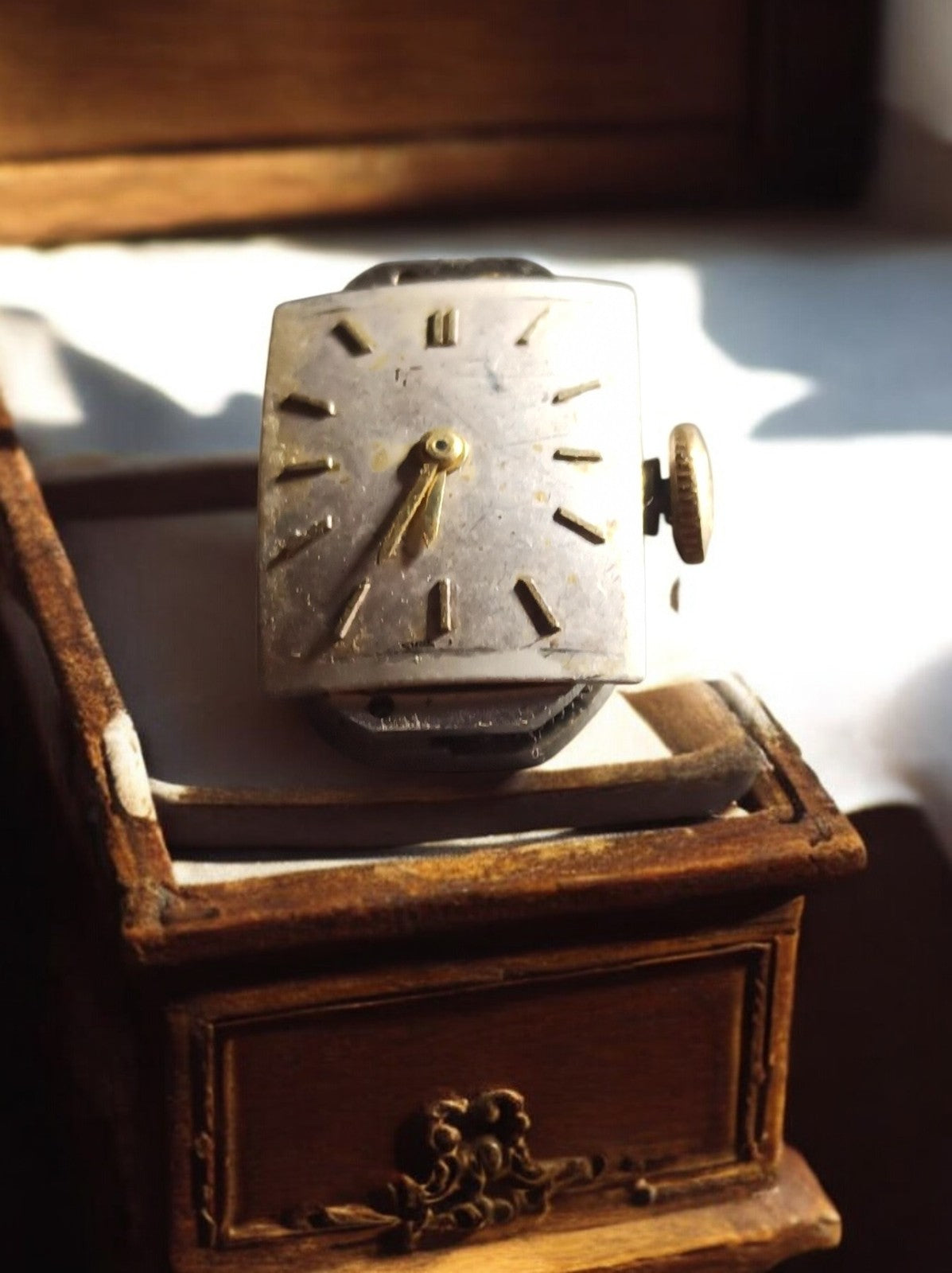 Montre mécanique vintage rectangulaire cadran doré ancien pour pièces