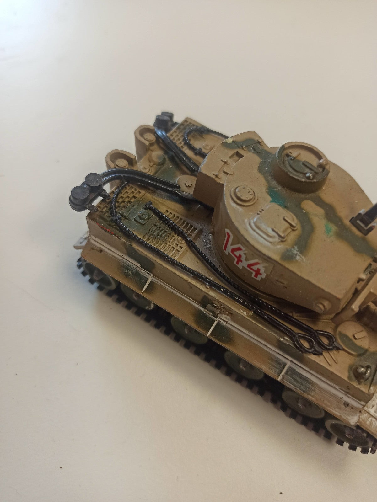 Char militaire Corgi Toys ancien, tank vintage camouflage, jouet rétro