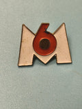Vintage pin's M6 logo ancien rouge blanc collection TV années 90 (Ref 13)