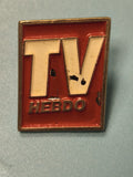 Pin's vintage TV Hebdo ancien, émaillé rouge blanc, collection médias