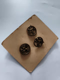 Boutons anciens lion relief aspect bronze blason lot x3 vintage costume veste