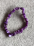 Bracelet chips pierres naturelles violet, perles irrégulières élastique