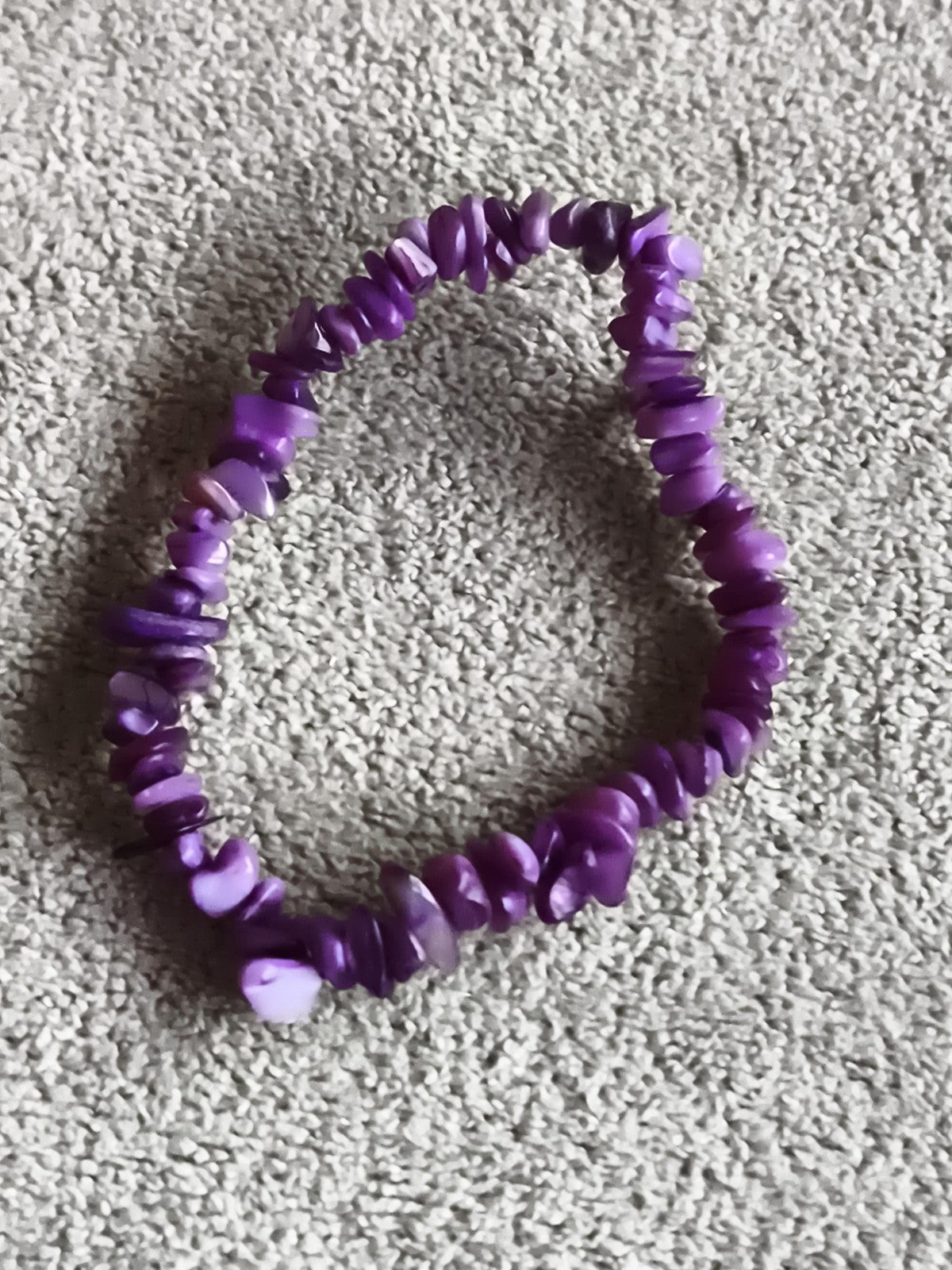 Bracelet chips pierres naturelles violet, perles irrégulières élastique