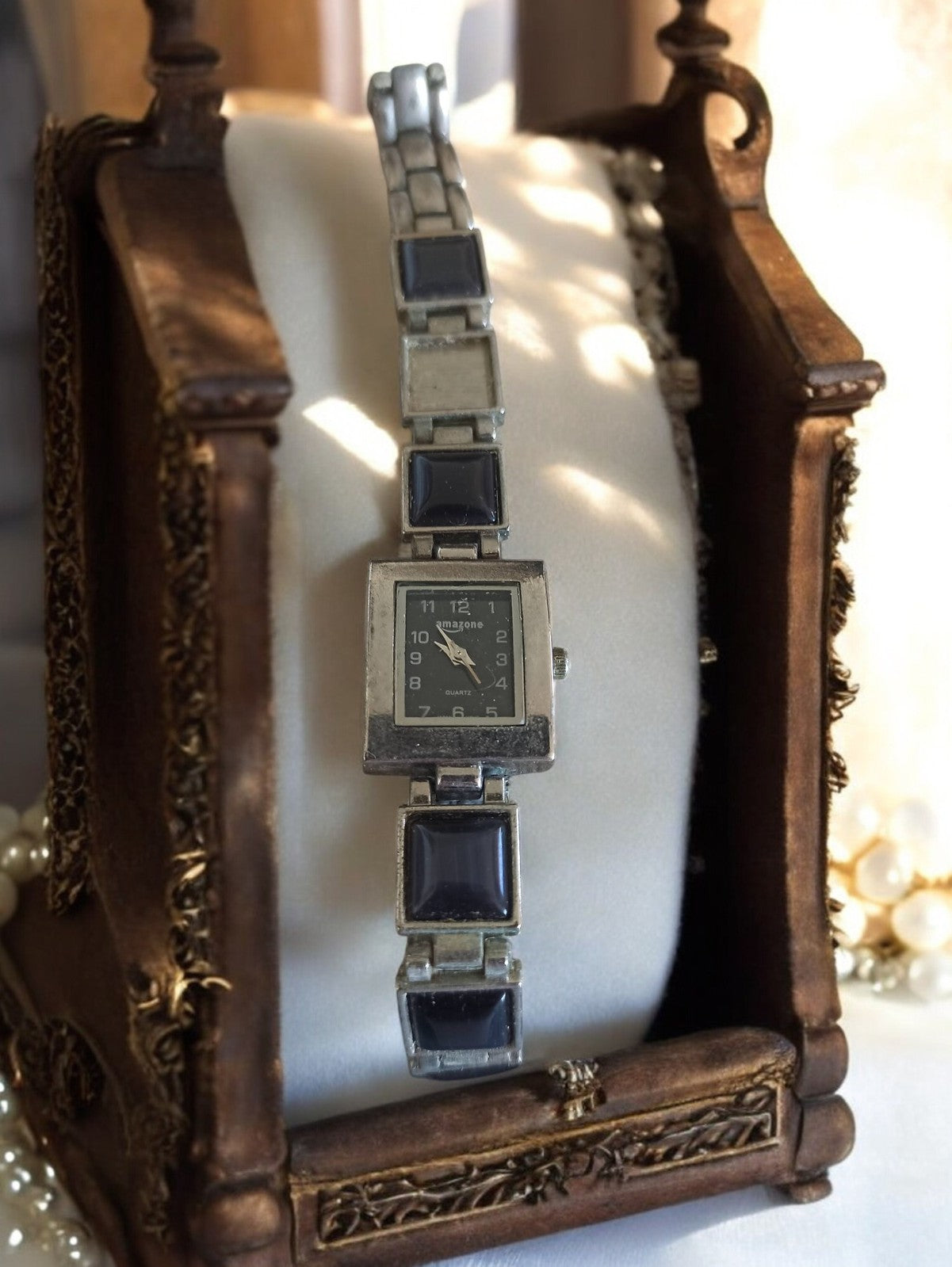 Montre femme Amazone vintage, bracelet à maillons noirs, style rétro