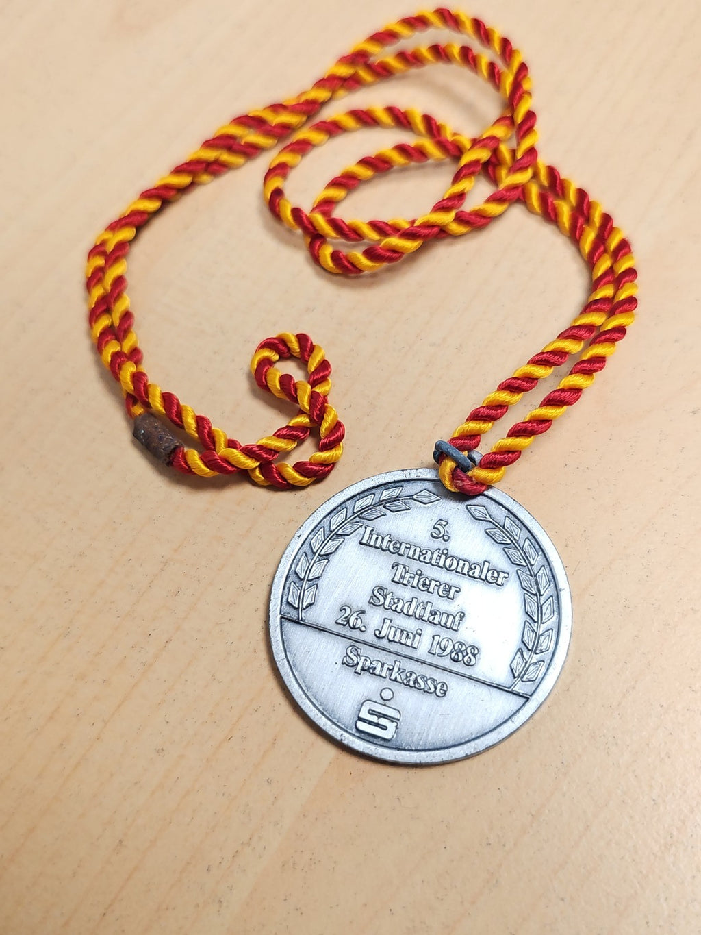 Médaille ancienne vintage Internationaler Trierer Stadtlauf 1988 course Allemagn