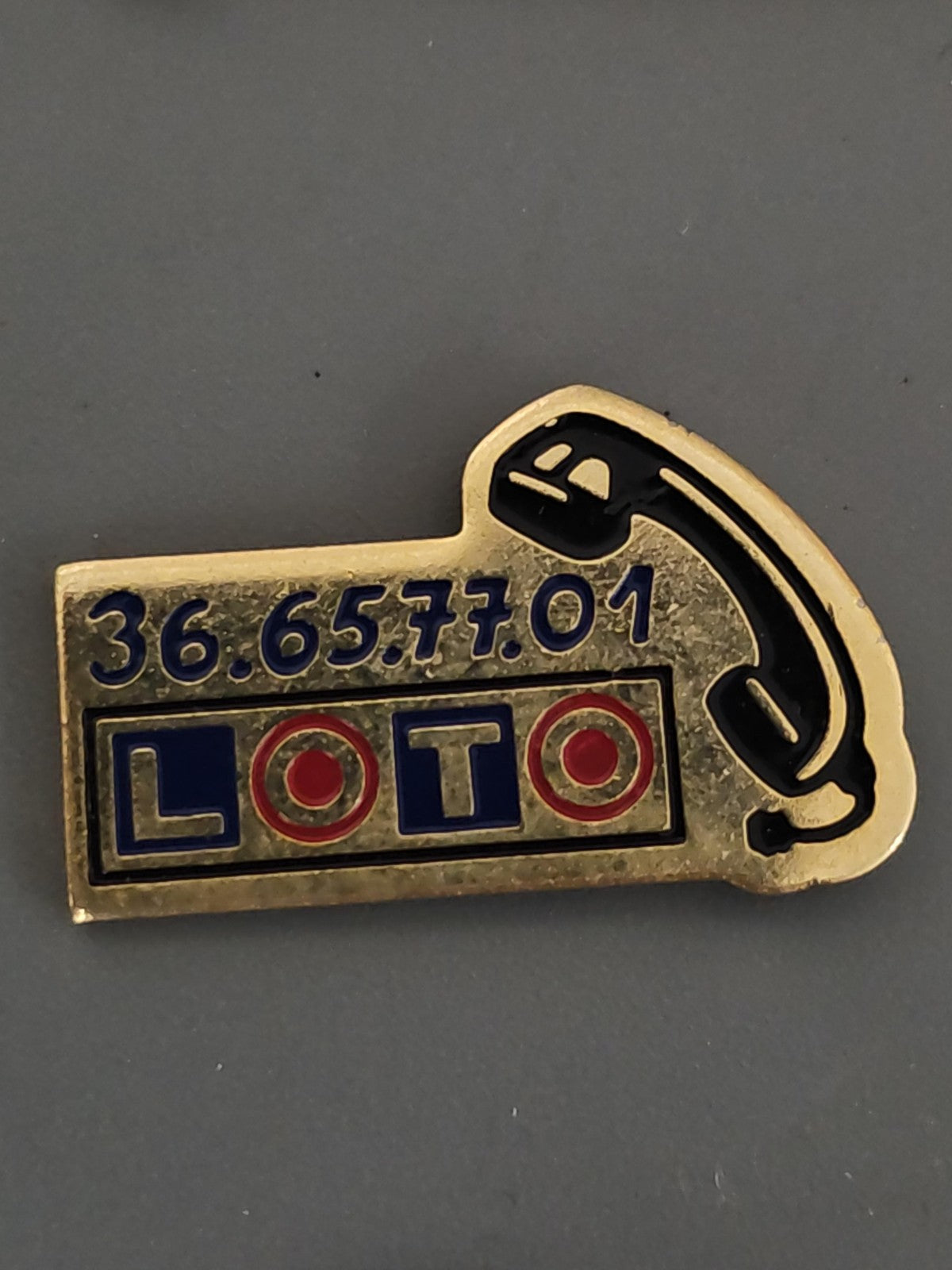 Pin's rétro ancien Loto ? Badge de collection vintage pour amateurs de jeux d?ép