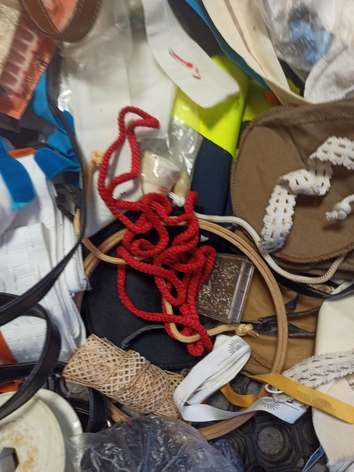 Lot couture et tricot vintage, mercerie ancienne, galons, fils, accessoires rétr