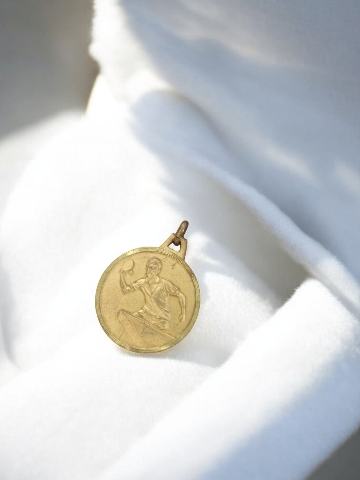 Médaille ancienne tennis de table vintage dorée sport rétro