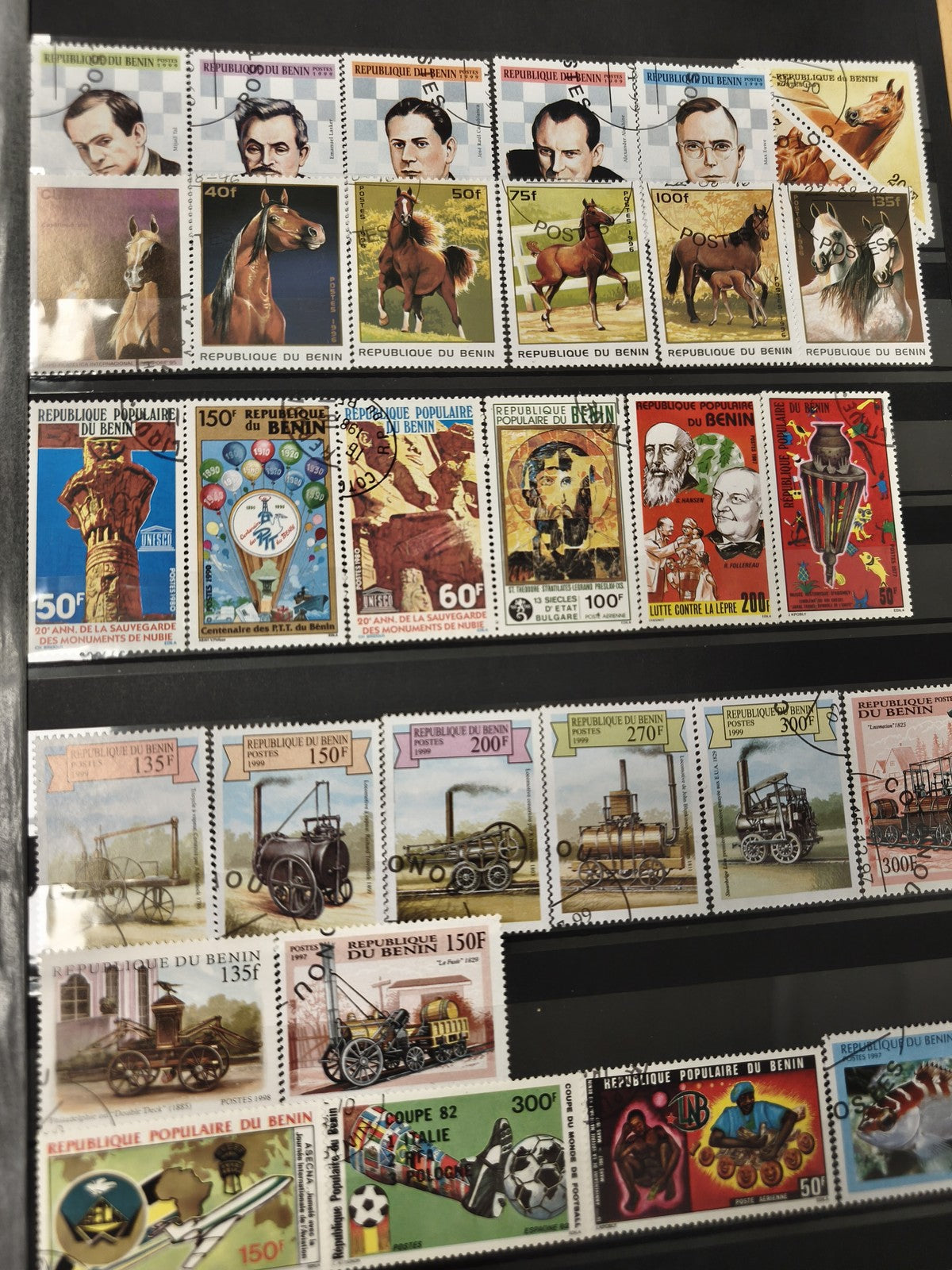 Lot timbres République du Bénin thématiques chevaux trains sports oblitérés