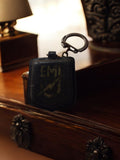 Porte-clés vintage publicitaire EMJ métal ancien, blason noir rétro