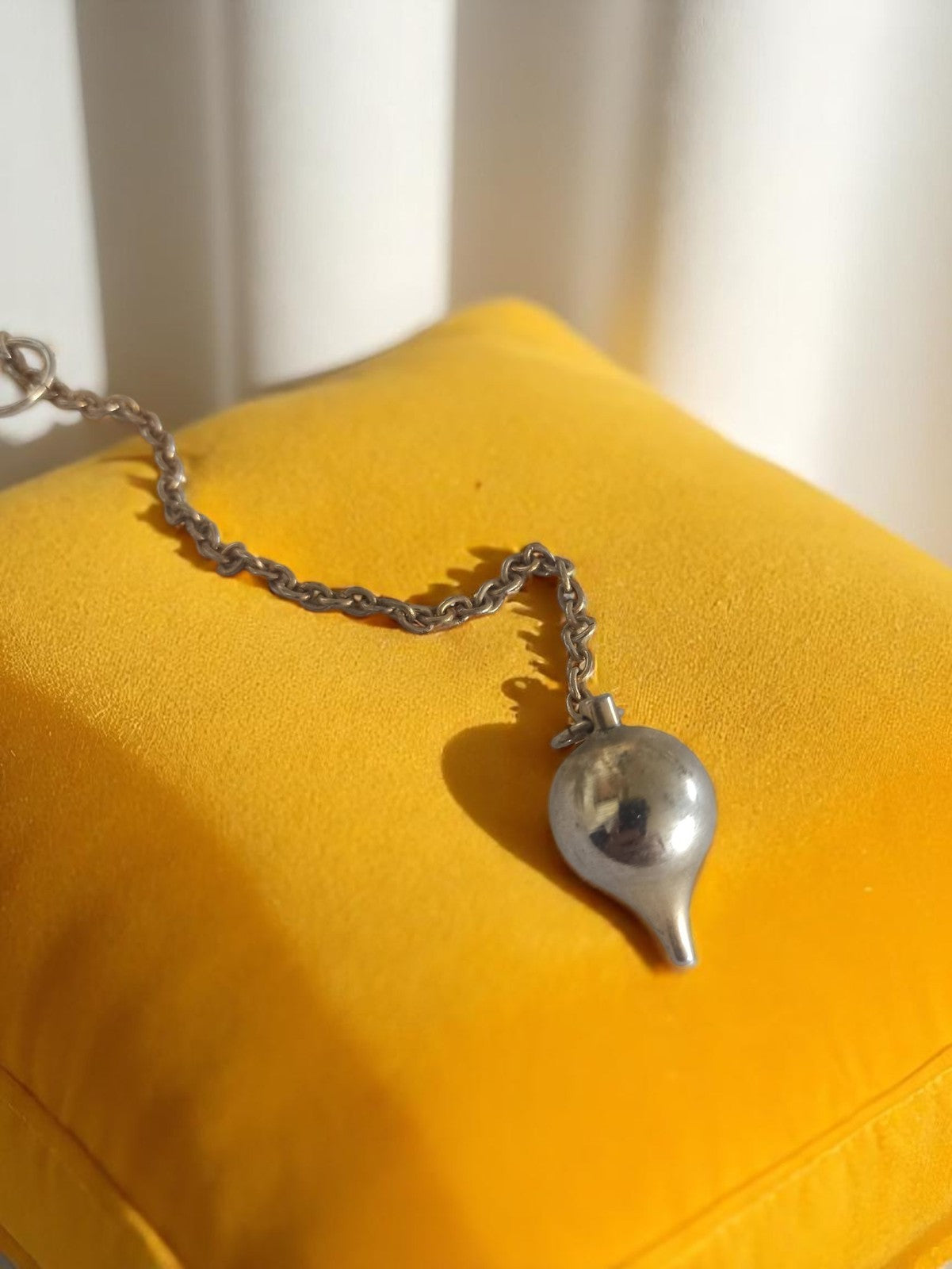 Pendule radiesthésie vintage chaîne métal argenté divination rétro