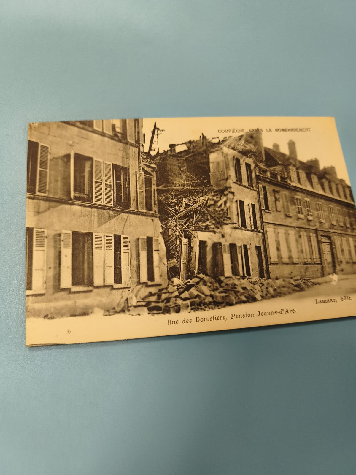 Ancienne carte postale animée Compiègne bombardement Rue des Domeliers vintage