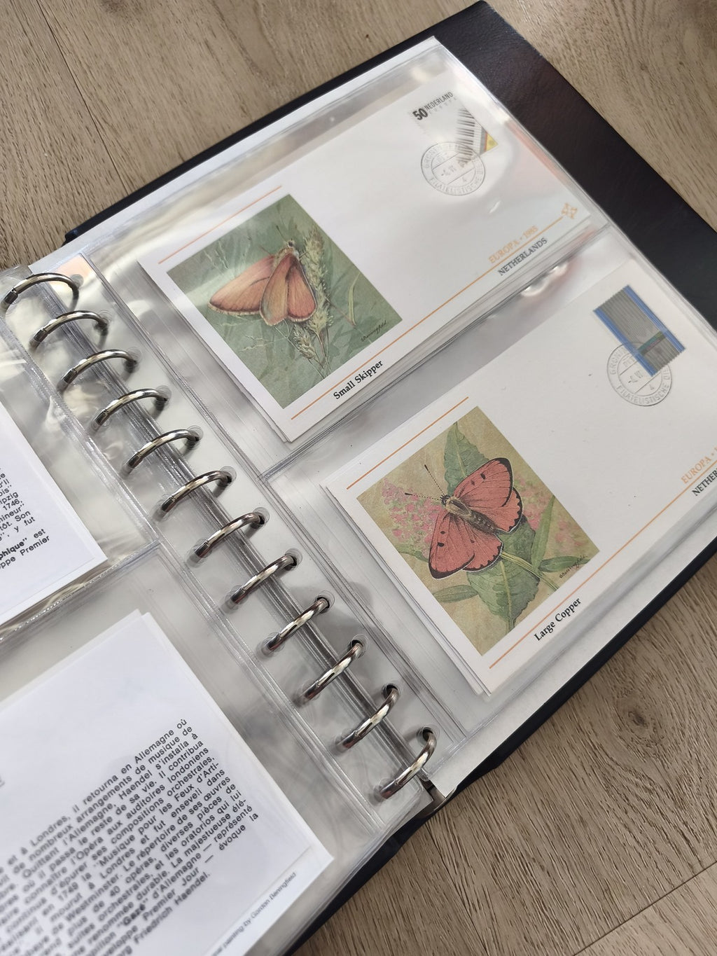 Lot enveloppes premier jour papillons avec classeur, timbres illustrés, multicol