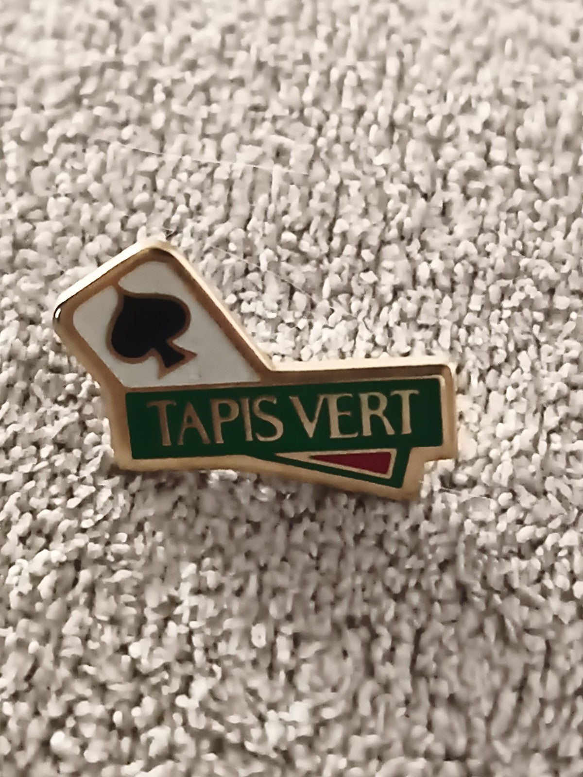 Pin's vintage Tapis Vert jeu de cartes trèfle vert blanc émaillé (Ref 5)
