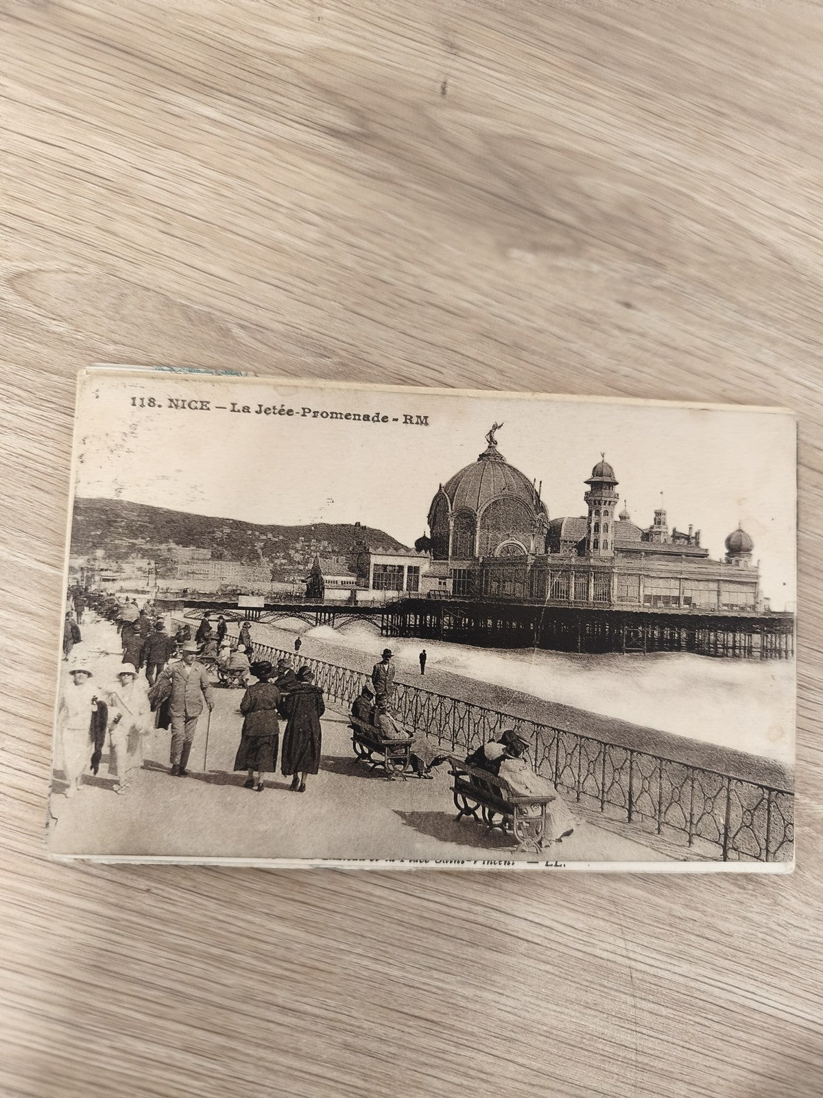 CPA ancienne Nice Jetée-Promenade, promenade bord de mer, costumes époque