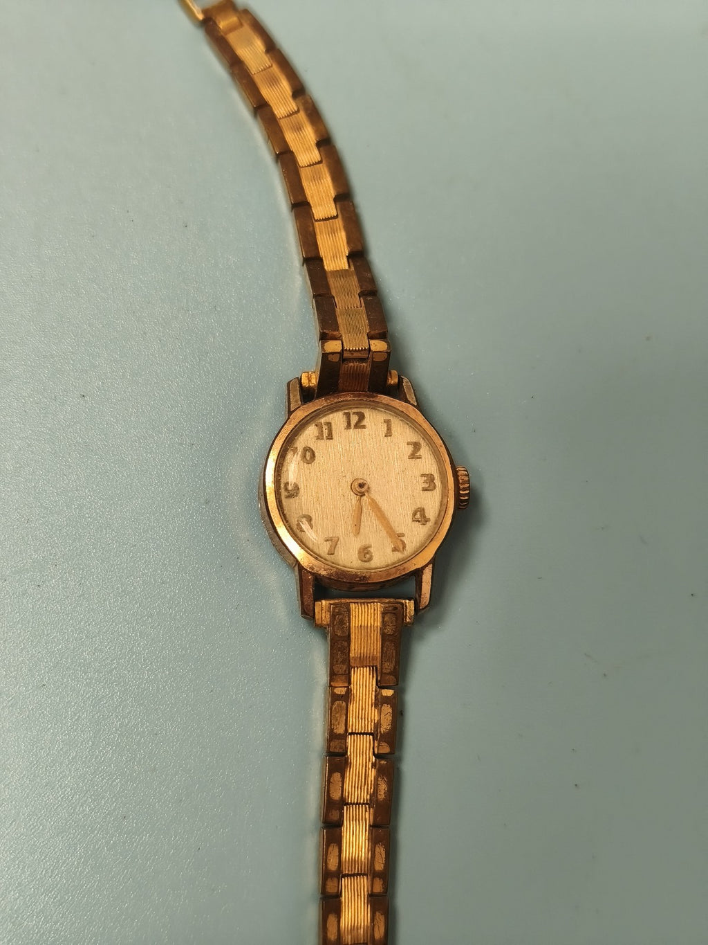 Montre femme vintage plaquée or Ancienne, montre-bracelet rétro collection