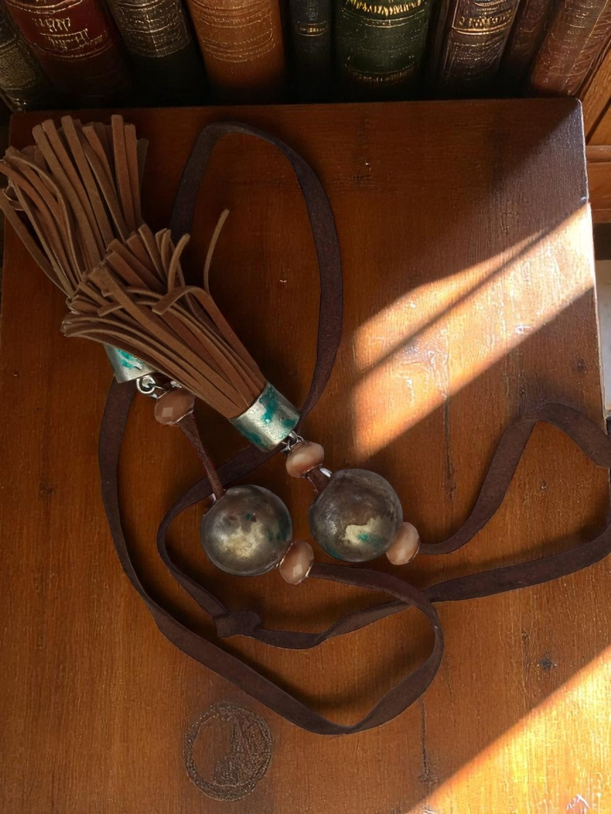 Collier vintage cuir brun pampilles grosses perles style bohème rétro années 70