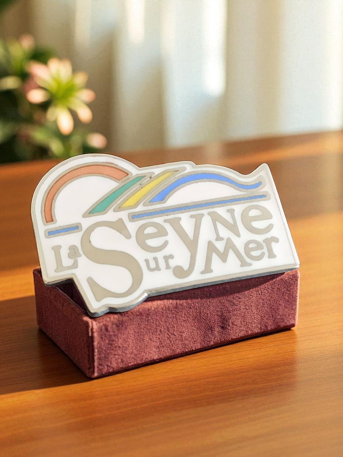 Pin's vintage La Seyne sur Mer années 80 publicitaire rétro badge ancien