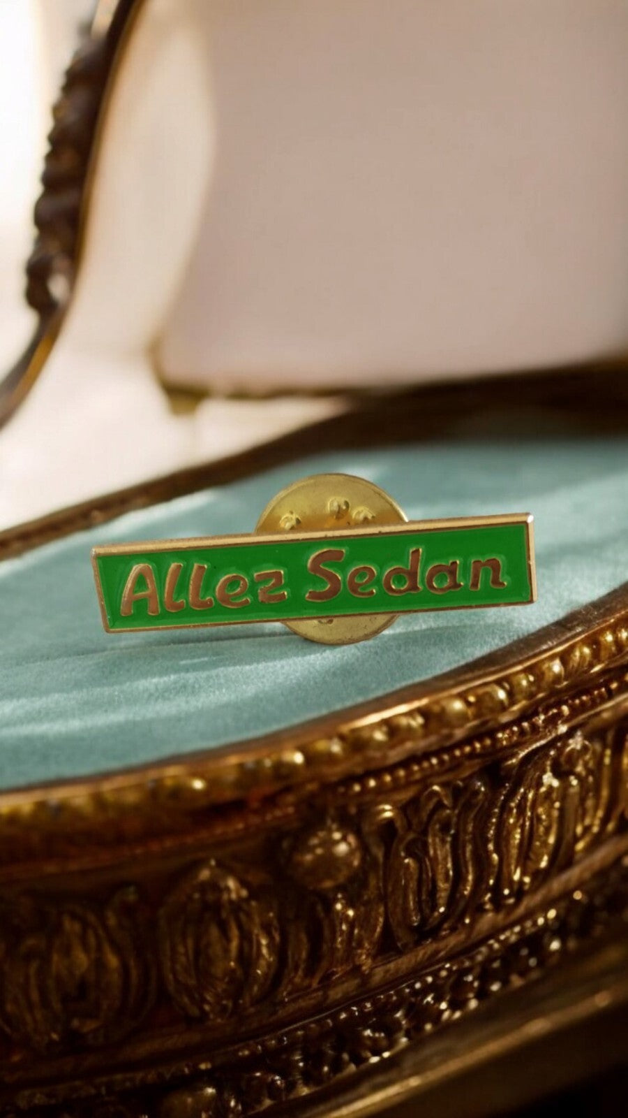 Pin's vintage Allez Sedan football vert doré badge supporter années 80