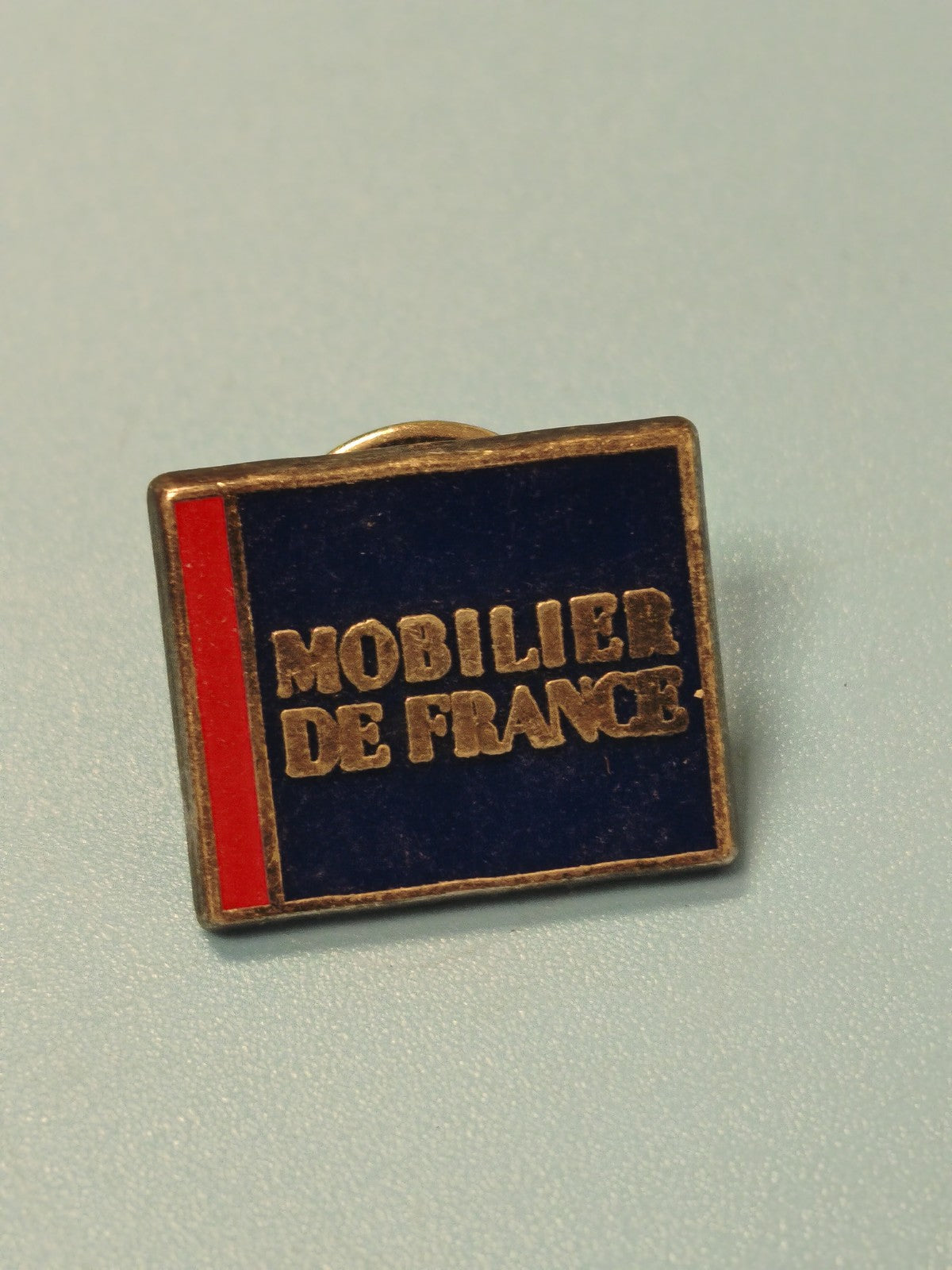 Vintage pin's Mobilier de France bleu et doré, collection publicitaire ancien