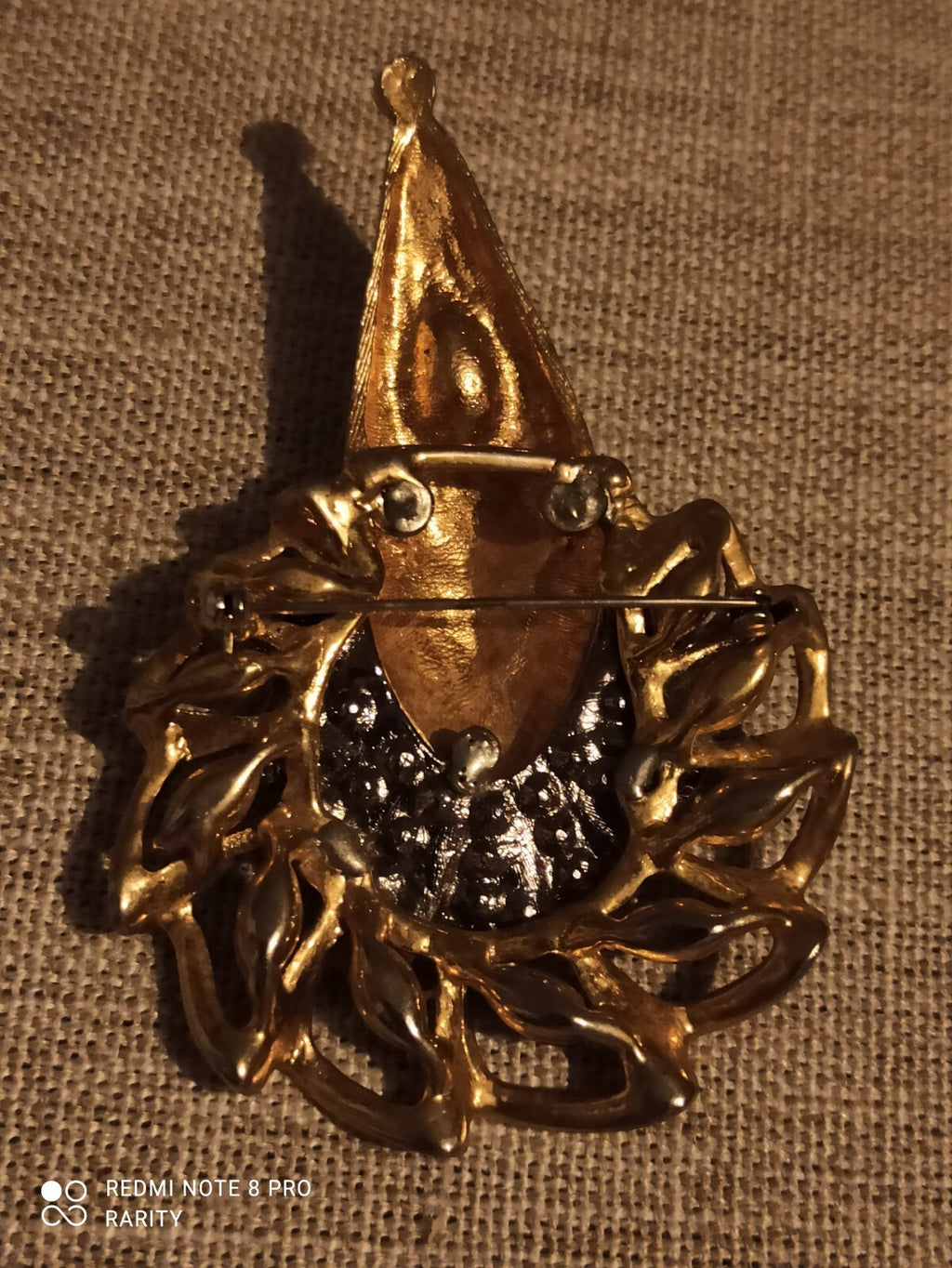 Broche visage Carnaval Vénitien dorée vintage, strass bleus et clairs élégant