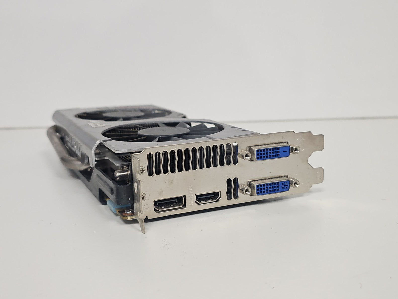 Carte graphique MSI Twin Fusion d'occasion non testée pour PC, vendue en l'état