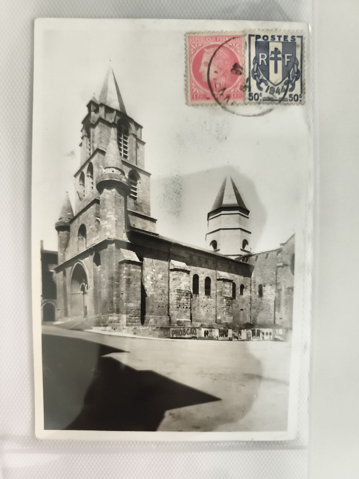 Carte postale ancienne église romane timbres 1946 CPA photo noir et blanc