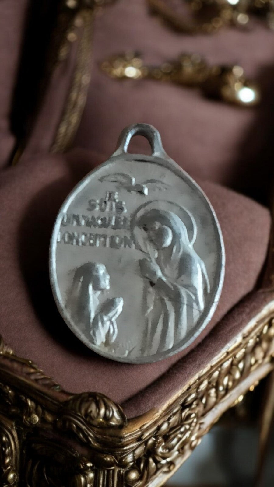 Médaille religieuse vintage Lourdes Immaculée Conception prière relief
