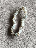 Bracelet chips pierres naturelles blanc beige, perles irrégulières, élastique