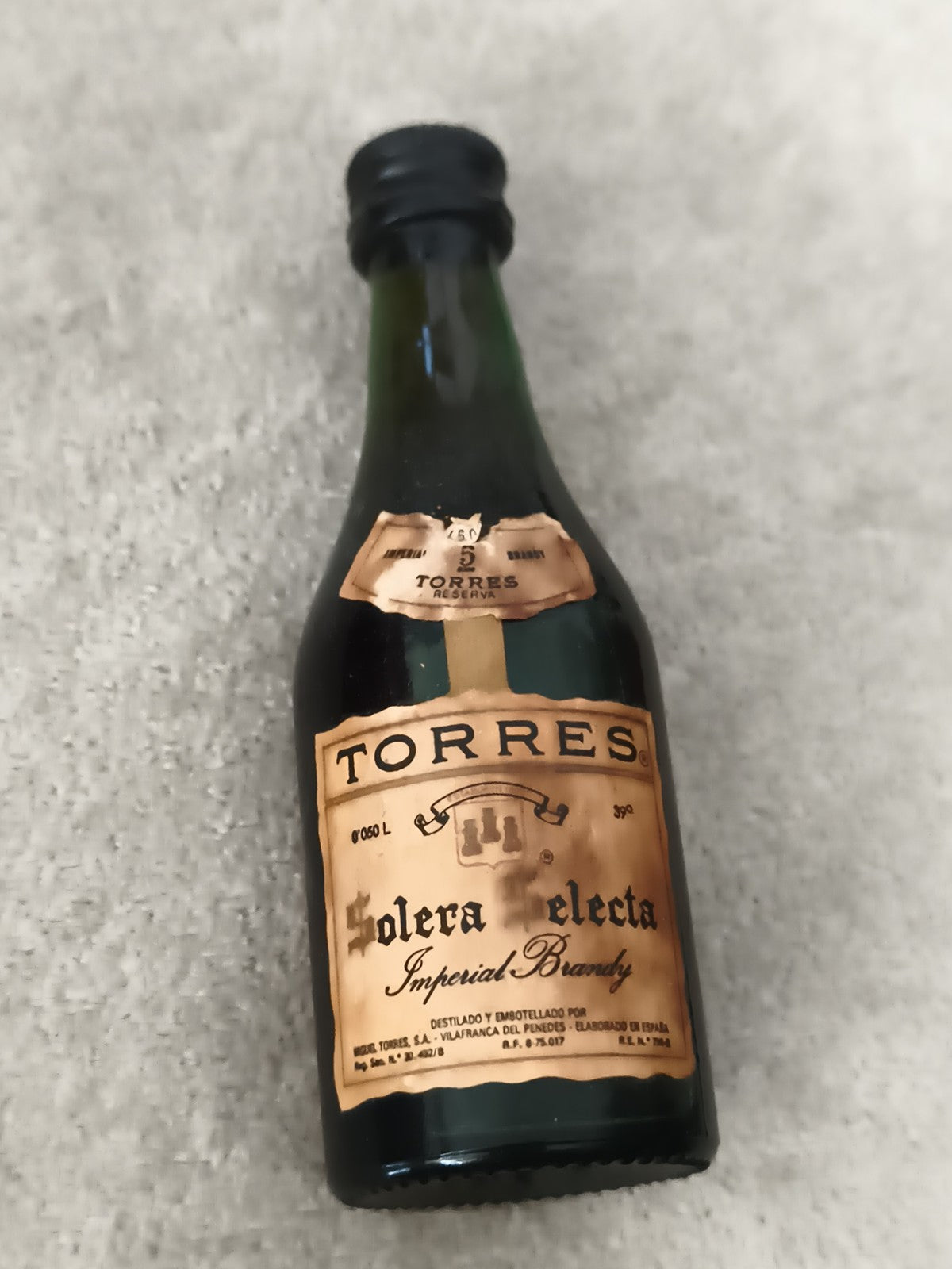 Miniature alcool TORRES Solera Selecta brandy bouteille 5 Reserva partiellement