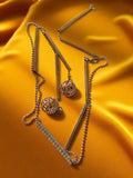 Collier fantaisie vintage métal doré rétro, pendentifs boules ajourées, chaîne p
