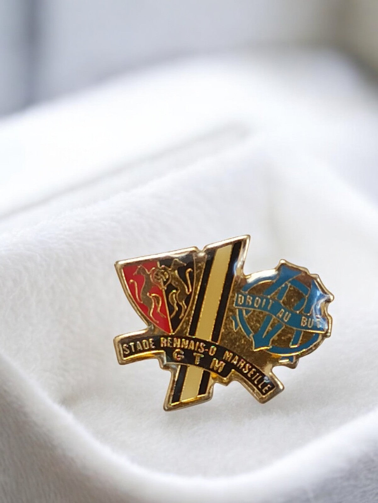 Pin's vintage Stade Rennais OM badge ancien football GTM émaillé
