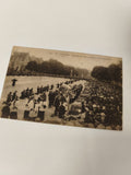 Carte postale ancienne Lourdes bénédiction des malades Esplanade religieux