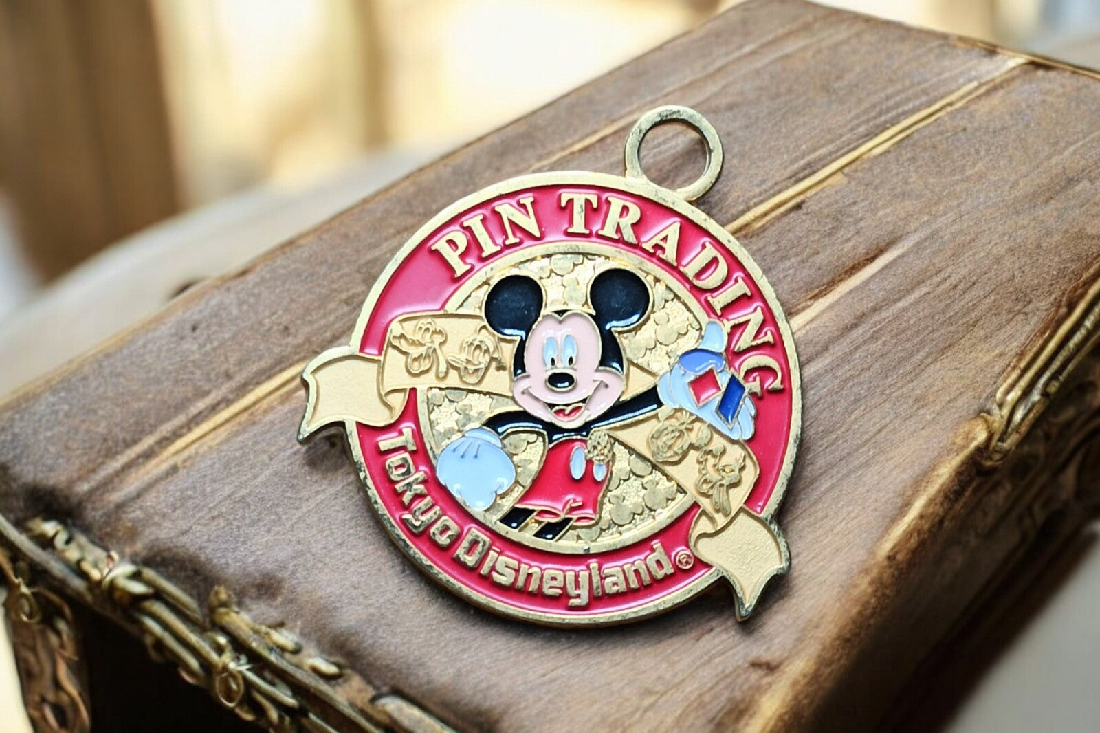 Pendentif Pin Trading Tokyo Disneyland Mickey émaillé rare Disney Japon