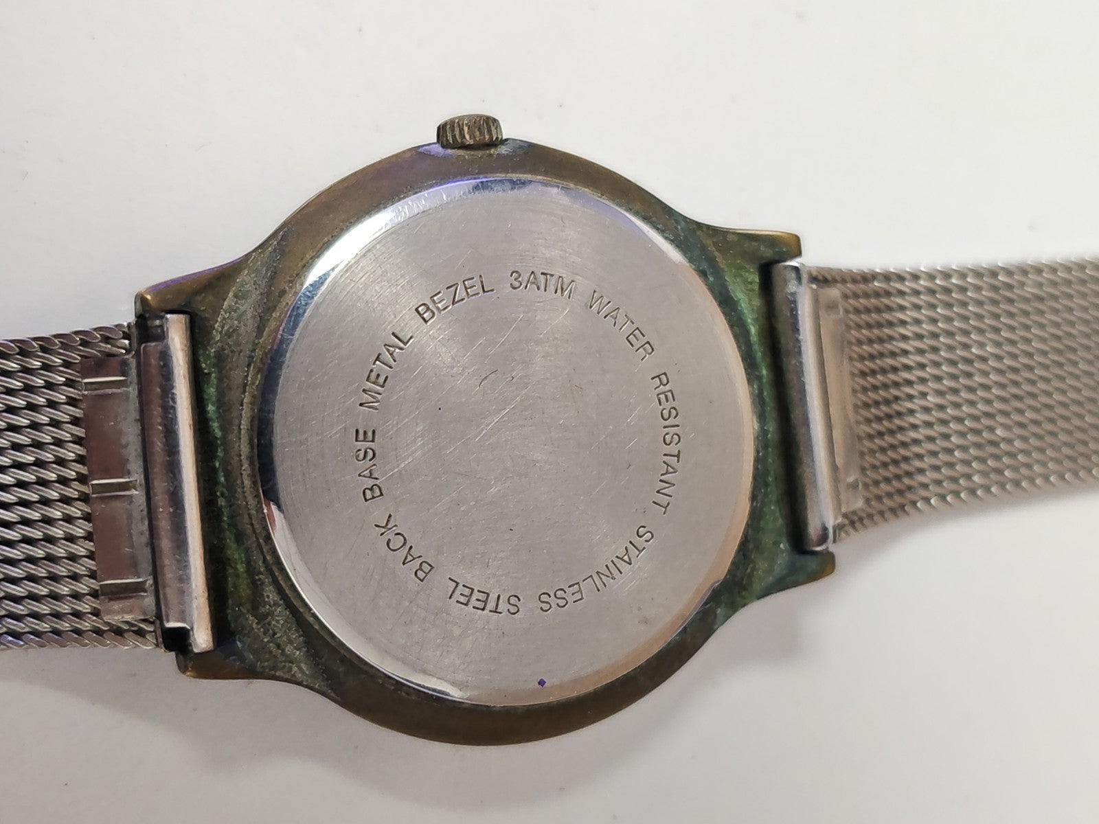Montre femme rétro ancienne, vintage, élégante, accessoire d'époque fonctionnel