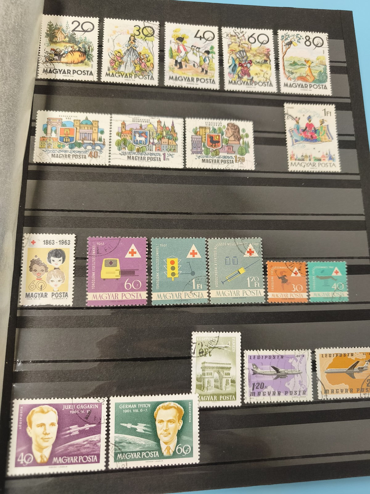 Lot anciens timbres oblitérés Magyar Posta Hongrie, thématiques variées vintage
