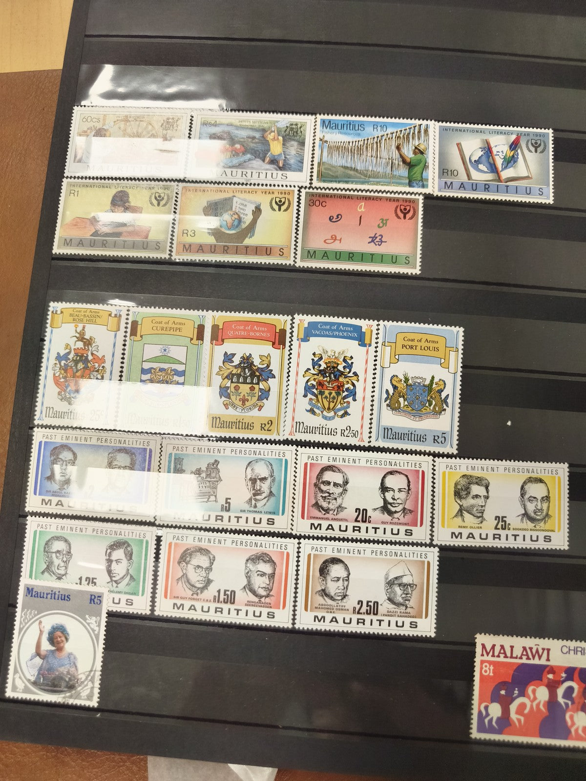 Lot timbres île Maurice et Malawi, thèmes variés, multicolores, d'occasion