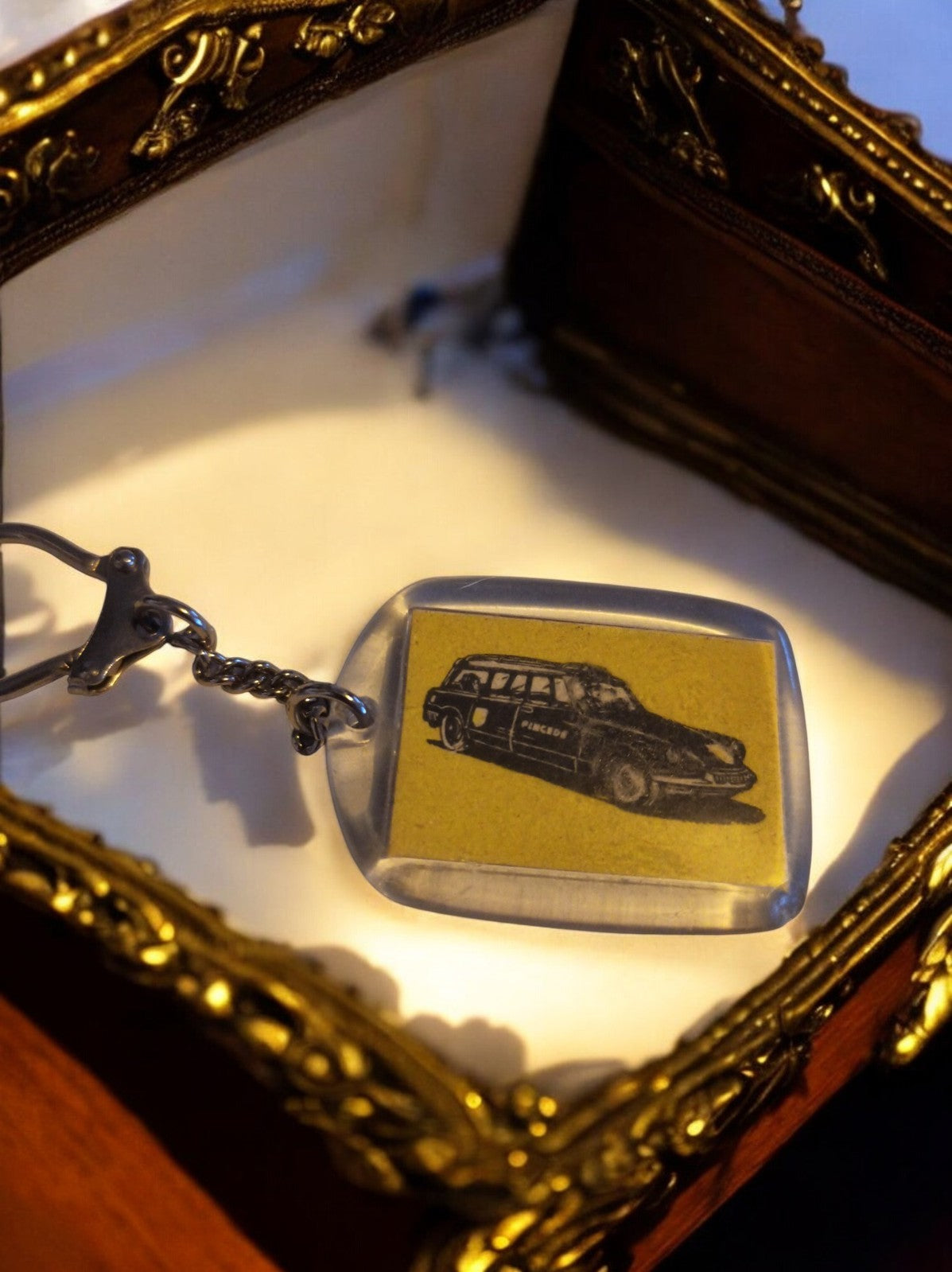 Porte-clés vintage voiture Citroën DS Pinder, publicitaire métal et résine