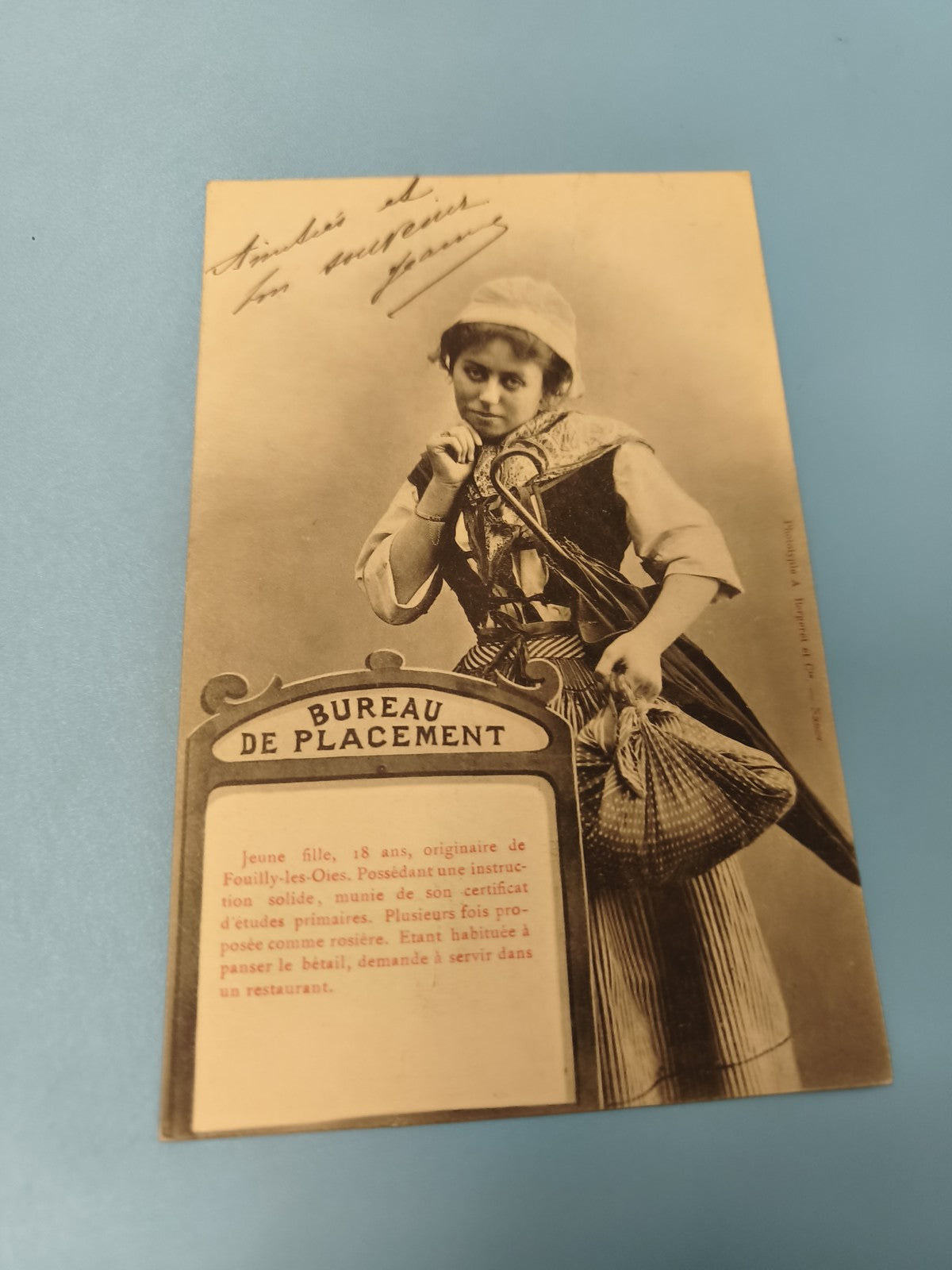 Carte postale ancienne Bureau de Placement jeune fille costume traditionnel