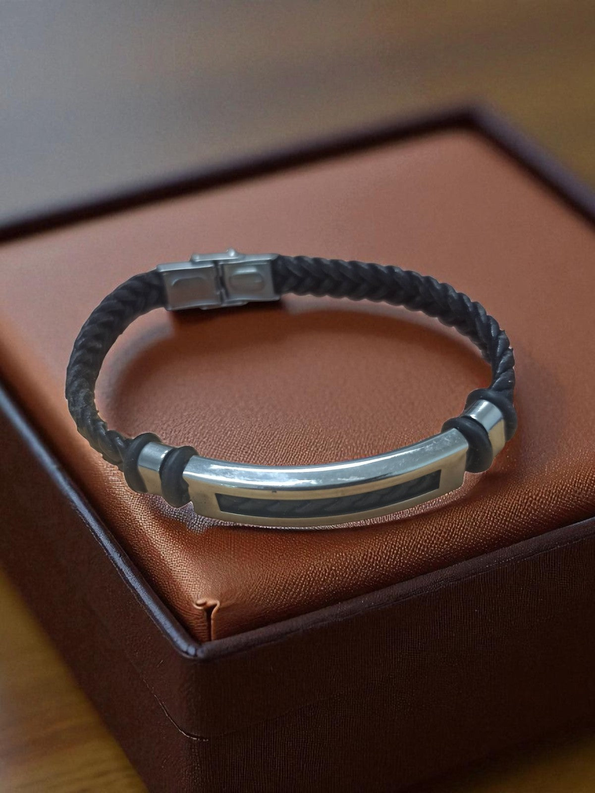 Bracelet vintage homme tressé noir, finition métal, bijou rétro fantaisie ancien