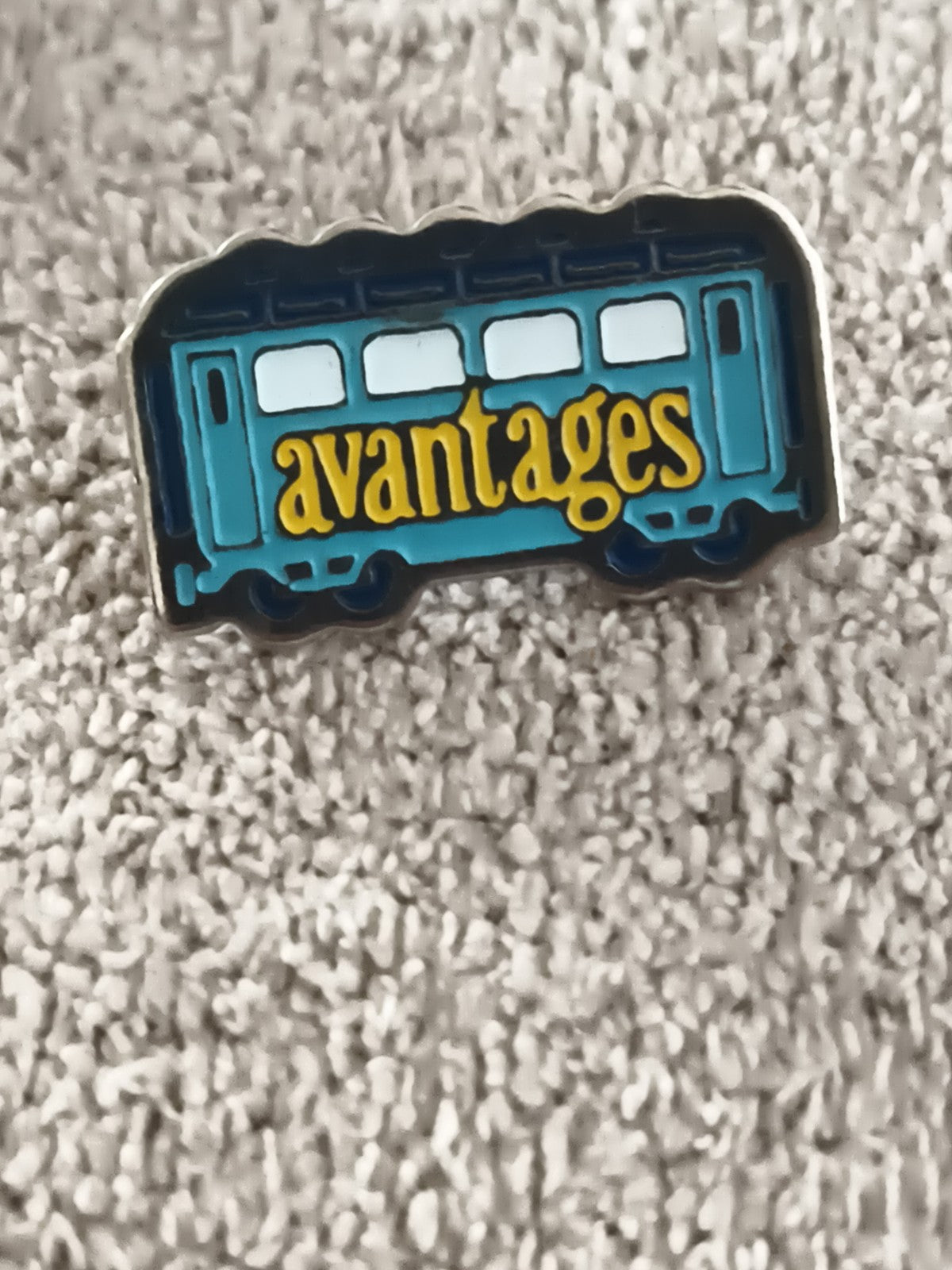 Pin's vintage tramway bleu "avantages" émaillé, badge ancien années 90 (Ref 7)