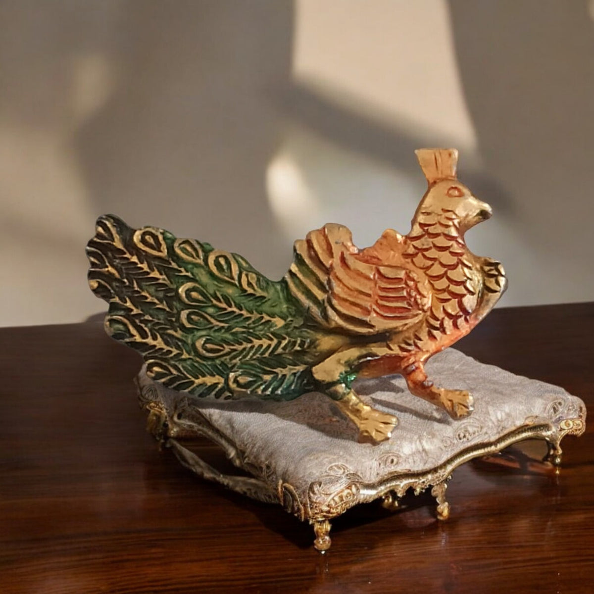 Statuette paon vintage Hong Kong décor doré vert rouge rétro chic