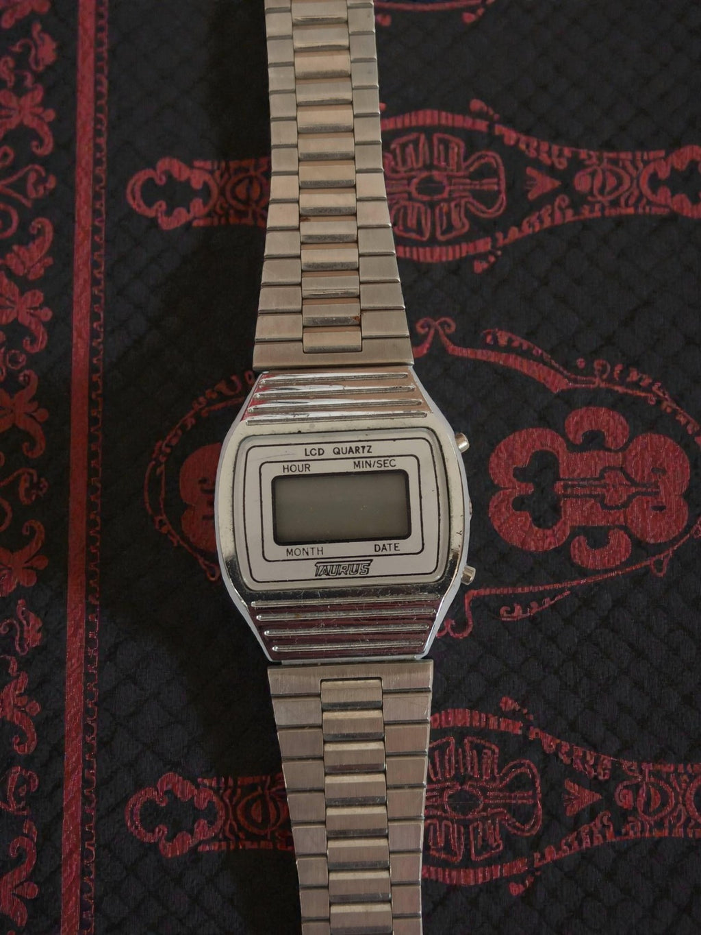 Montre vintage LCD quartz homme Taurus rétro années 80 bracelet métal